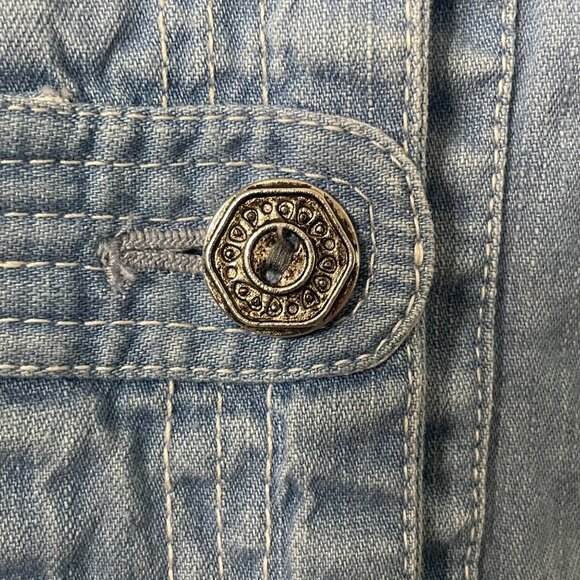 Chico’s Blue Denim Embroidered Button Up Mock Neck Long Sleeve Shirt Women’s 2/L - Picture 6 of 9
